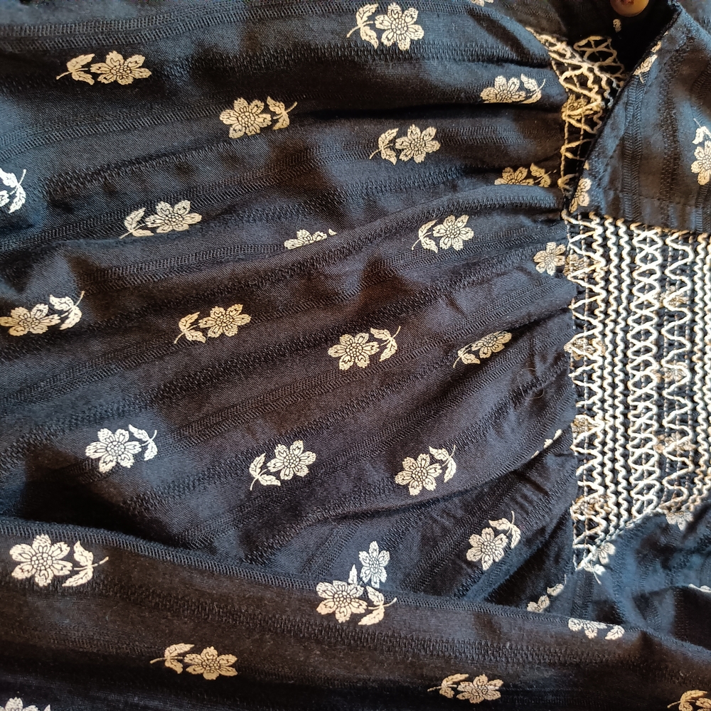 Floral Button-Up Blouse - Picture 3 of 4